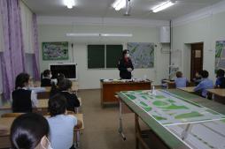 В МАОУ «Сарашевская СОШ им. Героя Советского Союза Ш.Казанбаева» создана материально –техническая база для обучения правилам дорожного движения. Оформлен кабинет, где проводятся внеурочные занятия, открытые уроки с участием отдела ГИБДД.